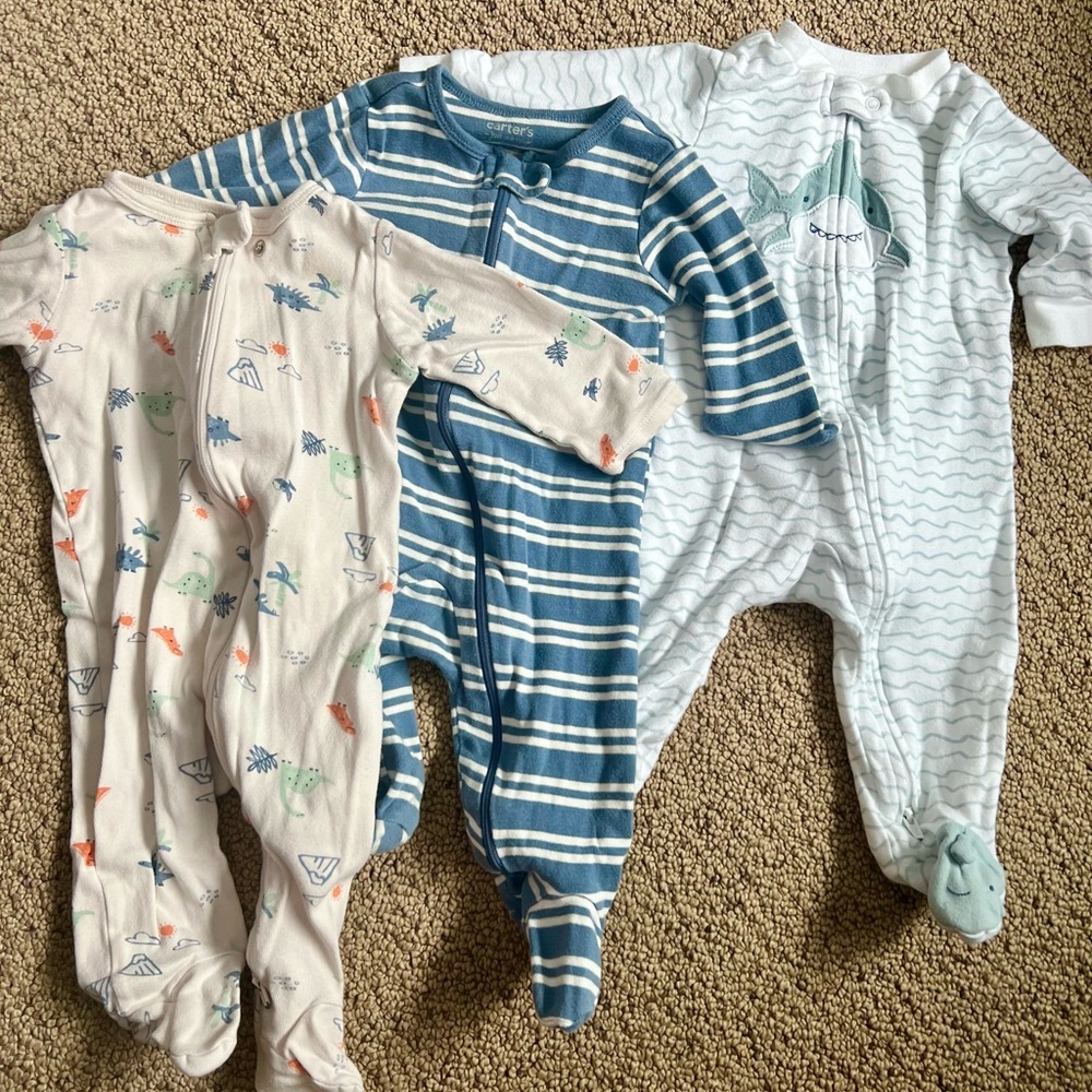 Bundle of sleep n plays from Carters